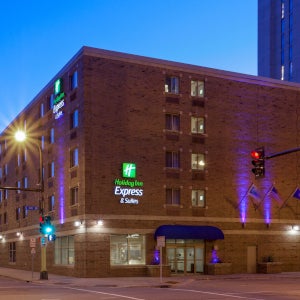  The Holiday Inn Express® Hotel & Suites Minneapolis Convention Center 